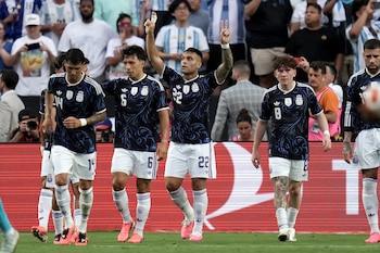 Maldini anticipó a Julián Álvarez como el 9 de Argentina por delante de Lautaro Martínez (AP Foto/Sam Craft)