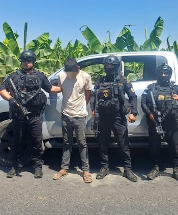 La extradición respondió a solicitudes formales de Estados Unidos, demostrando la cooperación bilateral contra estructuras de crimen organizado transnacional. (Cortesía: PNC de Guatemala)