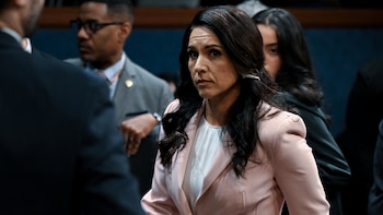 Tulsi Gabbard renuncia como directora de inteligencia nacional de EE. UU.