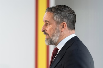 05/10/2026 El presidente de Vox, Santiago Abascal, durante una rueda de prensa, en la sede del Vox, a 5 de octubre de 2026, en Madrid (España). Abascal ha reaccionado al anuncio de Sánchez de adelantar las elecciones generales al próximo 29 de noviembre.
POLITICA
Diego Radamés - Europa Press