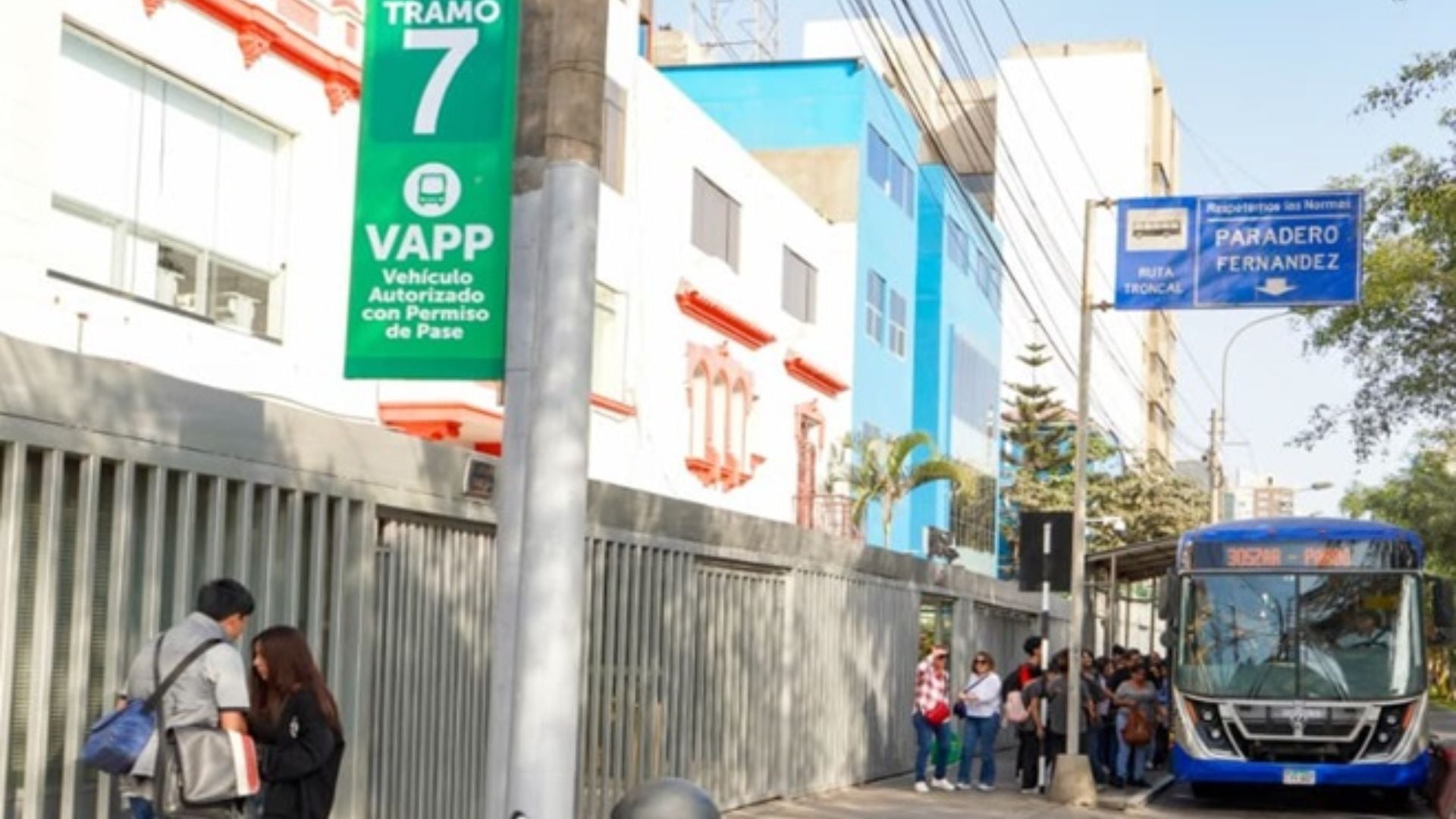 Existen vehículos autorizados que pueden ingresar al tramo piloto del Carril Bus Bidireccional Arequipa. (Foto: ATU)