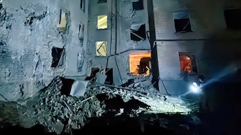 Un ataque ruso con bombas KAB contra el noreste de Ucrania dejó tres muertos y al menos 15 heridos