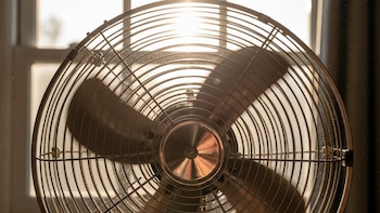 Un ventilador, un cortocircuito y un juicio que le salió caro a una aseguradora: deberá pagar casi tres veces su valor más intereses y costas