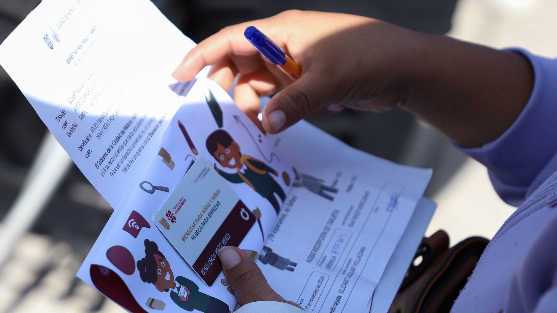 La tarjeta es vital para poder hacer uso del apoyo. (Foto: CUARTOSCURO)