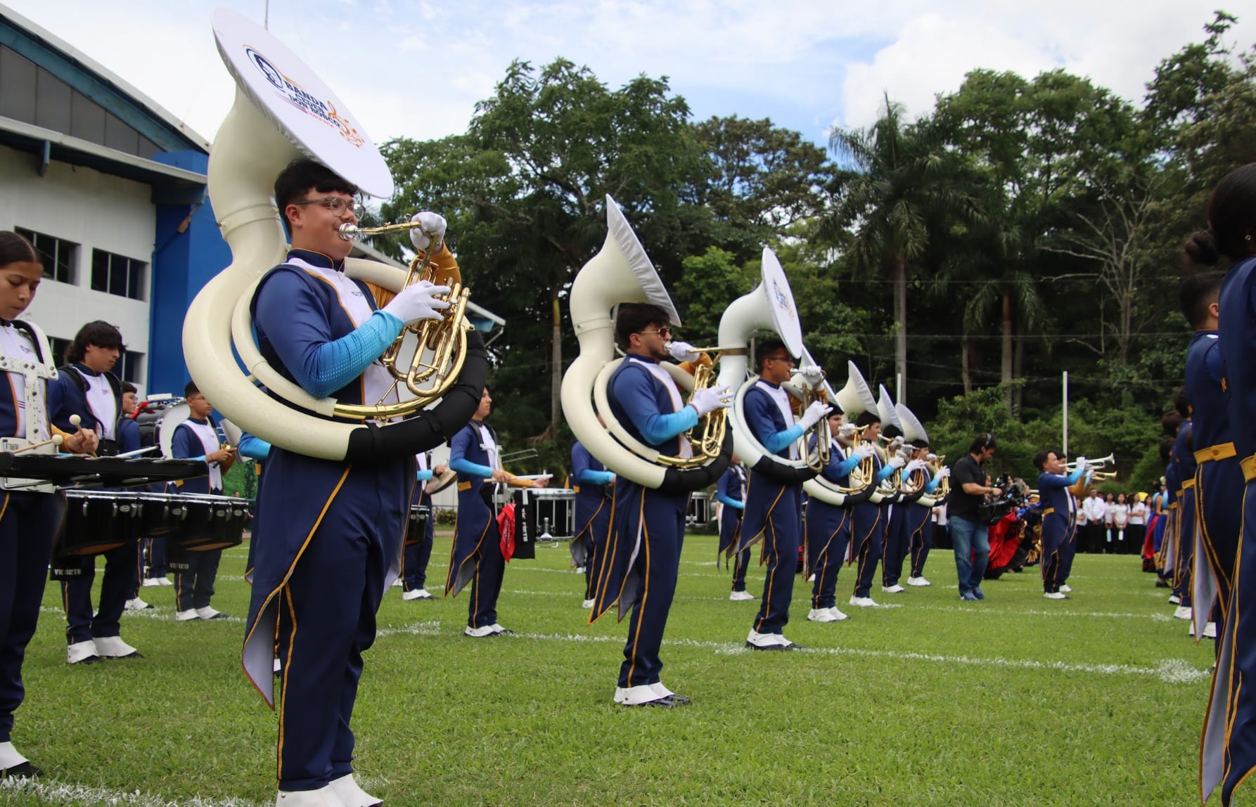 La banda está integrada por 300 estudiantes y exalumnos de entre 10 y 24 años. Crédito: MCJ