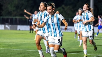 Se entrenaba con varones, hoy tiene una cancha con su nombre y anotó el gol que llevó a Argentina al Mundial Sub 17