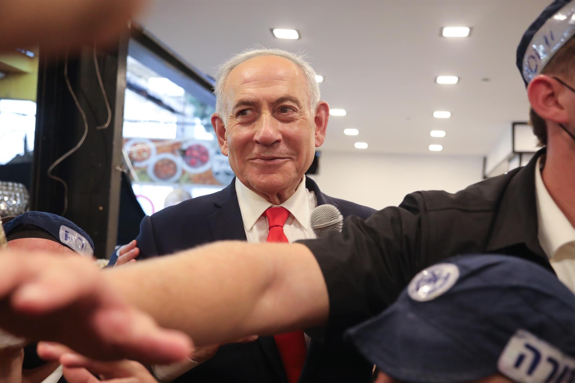 Netanyahu invoca a Trump para pedir el voto con el foco en Irán y ordena derrocar a las autoridades iraníes
