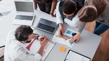 Los argentinos resignan salario a