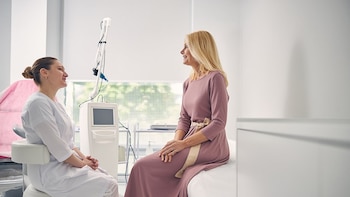 El ayuno intermitente podría ayudar a controlar el desequilibrio hormonal femenino, según muestra un ensayo