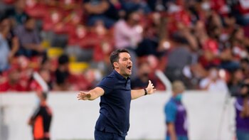 Nicolás Larcamón lanzó advertencia al