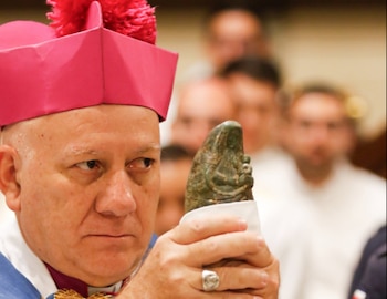 La imagen de la Virgen de los Ángeles, conocida como "La Negrita", mide apenas 20 centímetros y es la patrona de Costa Rica. Crédito: Basílica Nuestra Señora de Los Ángeles