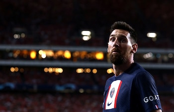 Messi abandonó el campo por su cuenta a falta de 10 minutos del final del duelo contra el Benfica (Reuters)
