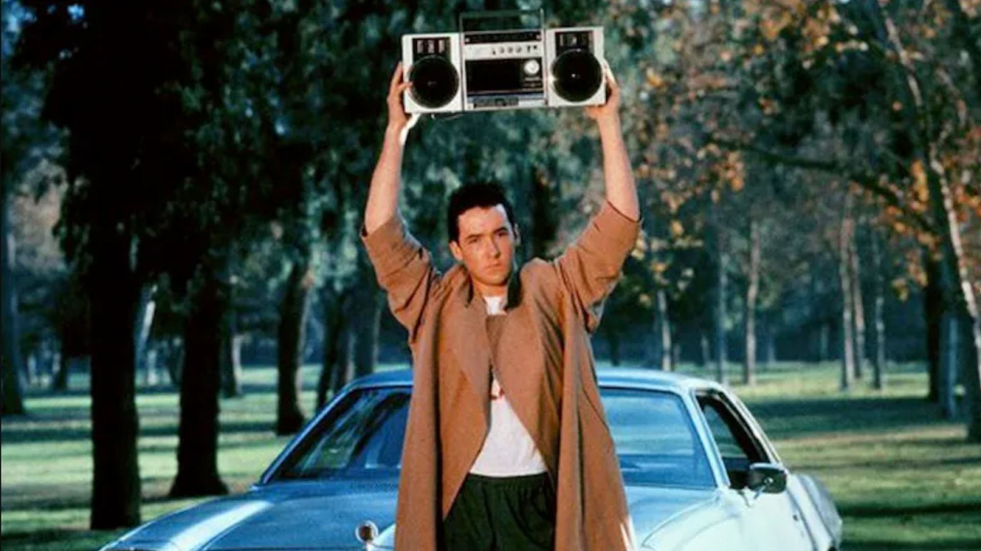John Cusack declaró que el célebre gesto del radiocasete en la película