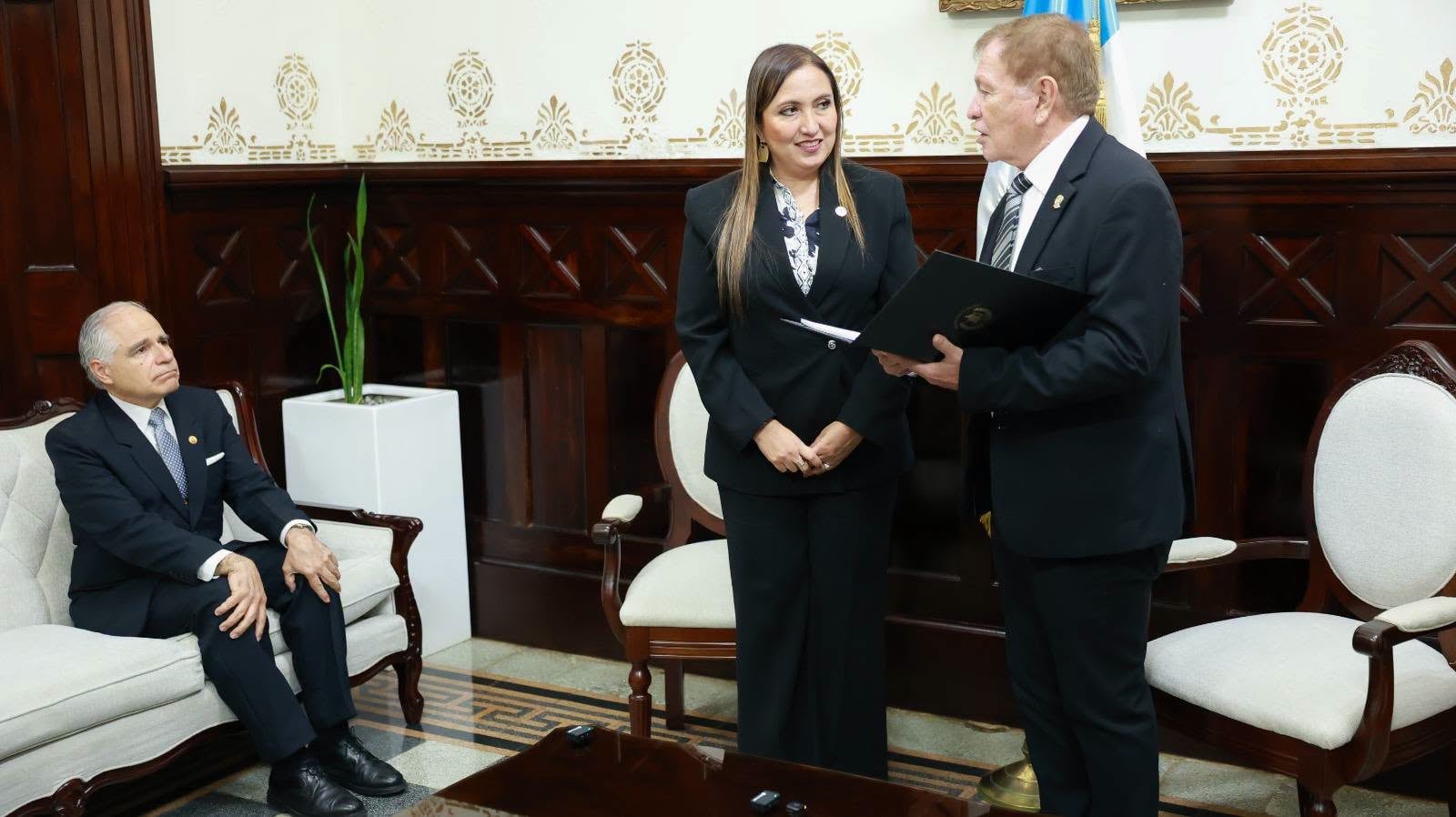 La Corte Suprema de Justicia de Guatemala presentó al Congreso la iniciativa de Ley de Mediación 6850 para regular la mediación en los ámbitos público y privado. (Corte Suprema de Justicia)