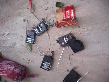 Individuos no identificados arrojaron artículos