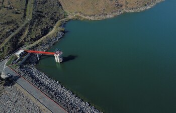 El suministro de agua desde