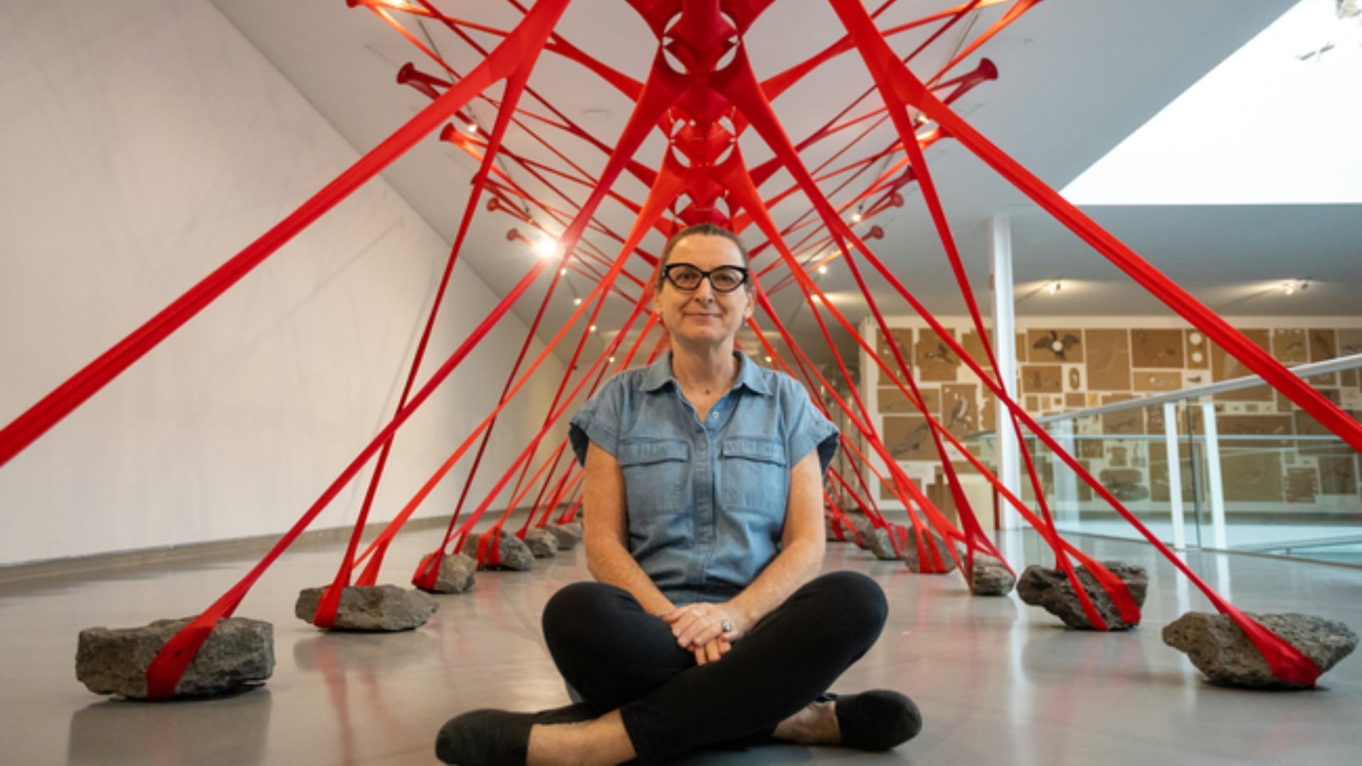 María Ezcurra trabaja diferentes materialidades, texturas, conceptos y temas, una retrospectiva a 20 años se muestra en el MACG. Foto: Abraham Goldsmith, Secretaría de Cultura.