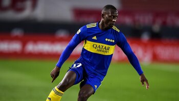 Luis Advíncula está presente en