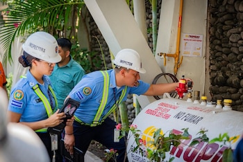 La estrategia institucional incluyó inspecciones técnicas en establecimientos, revisión de sistemas eléctricos y manipulación de gas propano. (Foto cortesía Cuerpo de Bomberos)