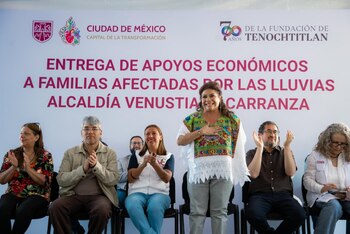 Clara Brugada entrega apoyos económicos