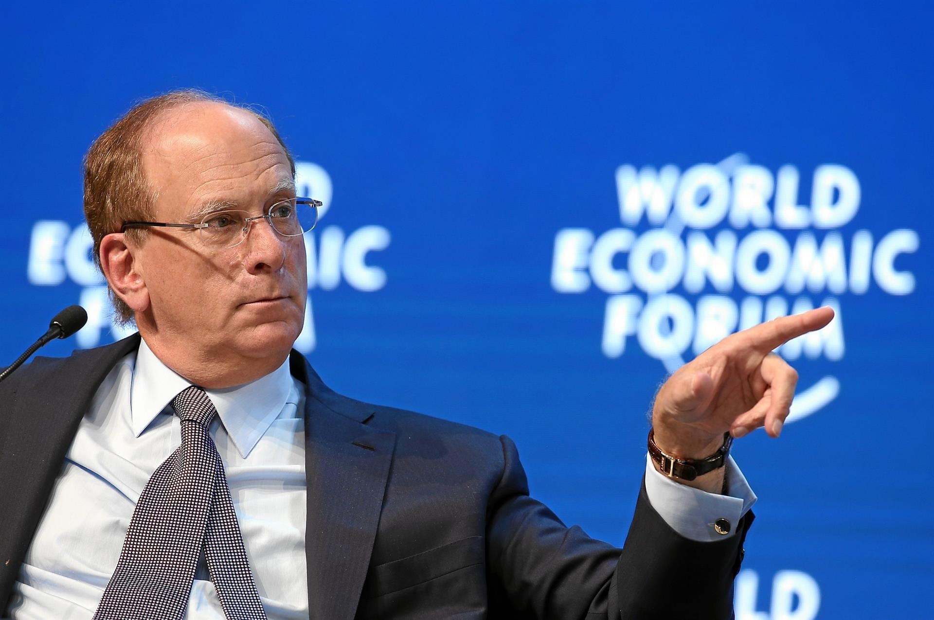 Larry Fink abre la puerta a trasladar fuera de Davos los debates del Foro Económico Mundial