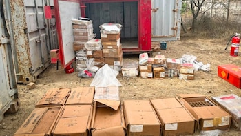 En San Juan Bautista, Ayacucho, las autoridades decomisaron 23 armas de un establecimiento cuya autorización estaba vencida y que incumplía las condiciones de custodia - Créditos: Mininter.
