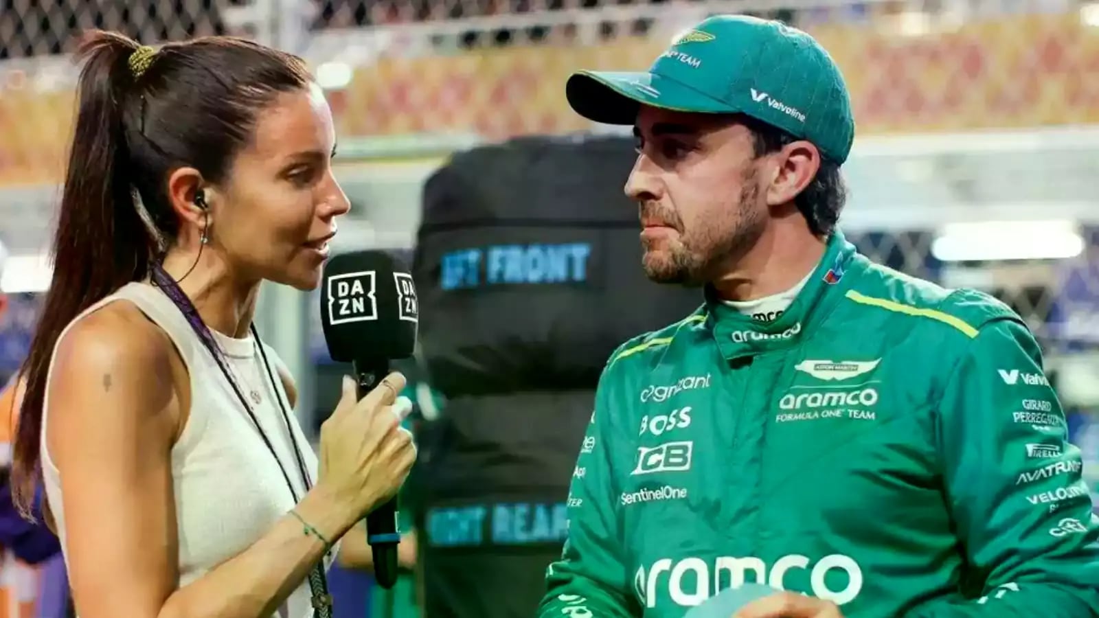 Fernando Alonso y Melissa Jiménez (DAZN).