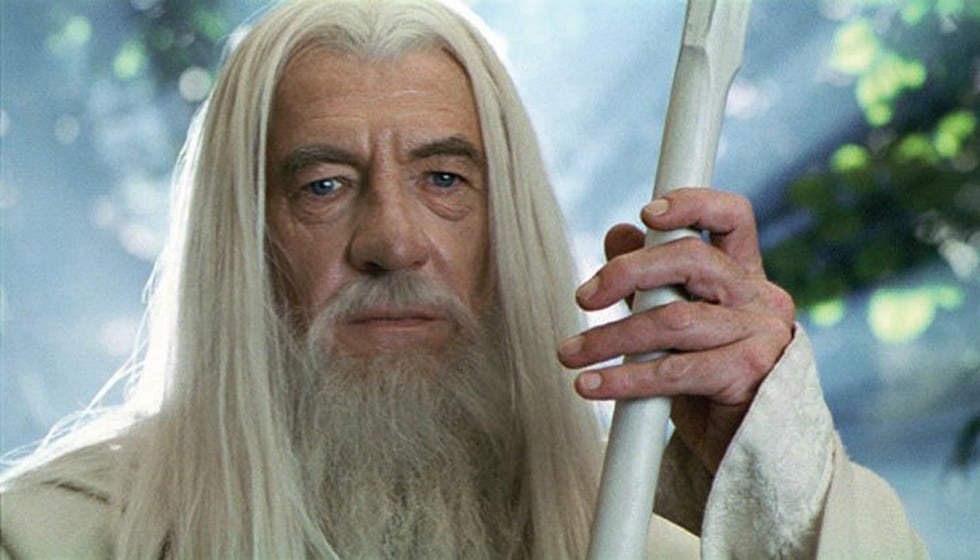 Ian McKellen asegura que Gandalf vencería a Dumbledore debido a su autenticidad como mago original de la literatura fantástica