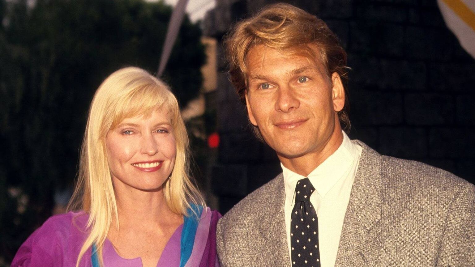 Patrick Swayze y Lisa Niemi desafiaron la fama y las tragedias personales durante 34 años de matrimonio (Créditos: Grosby)