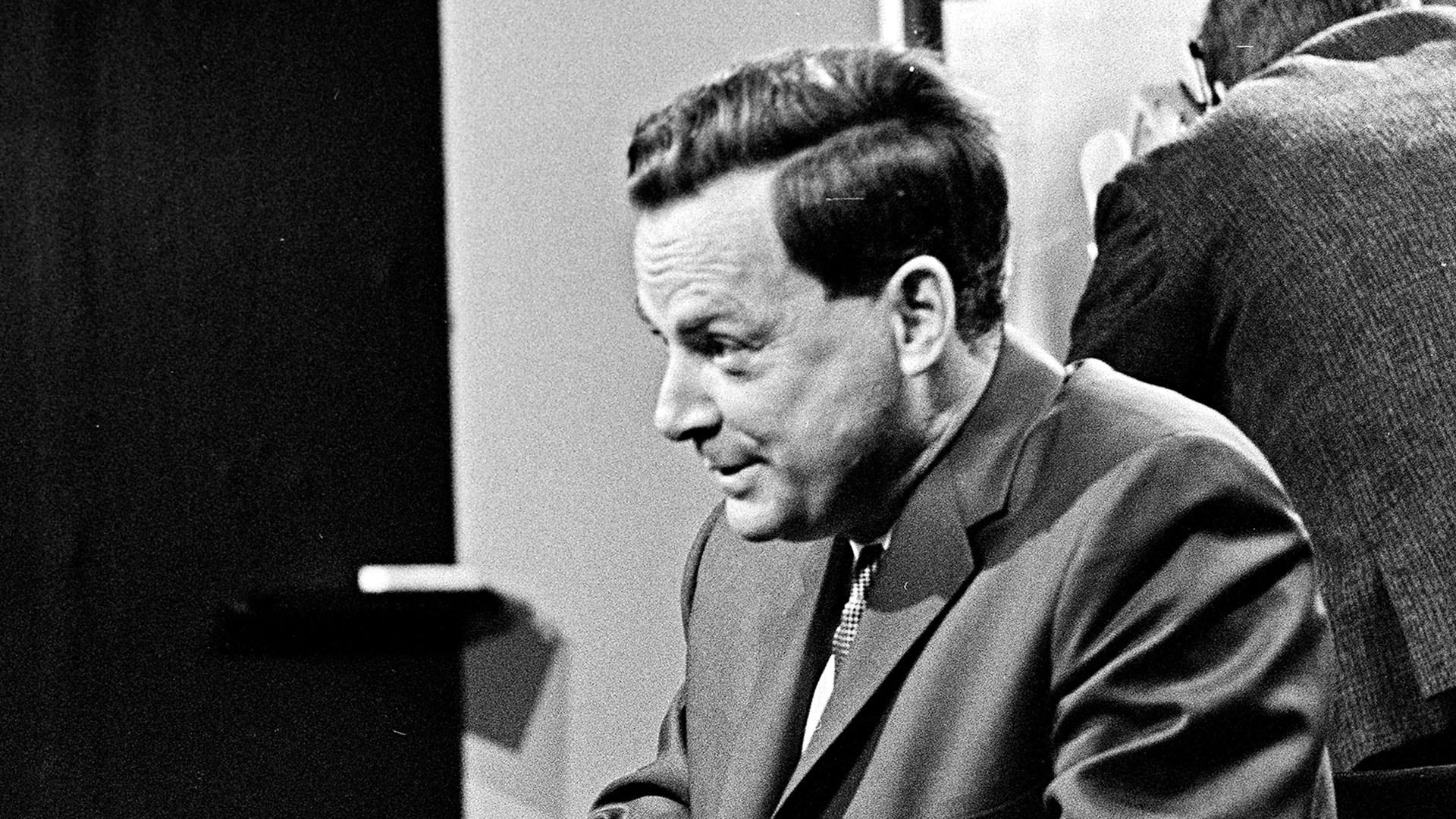 El planteo de Feynman se inscribe en la familia de los llamados problemas de la parada, un concepto fundamental de la informática teórica y la lógica (Grosby)