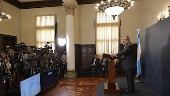 El presidente Arévalo oficializa cronograma de entrevistas a candidatos para la Fiscalía General, las cuales inician hoy