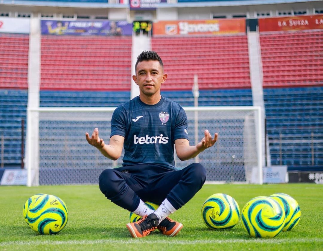 La práctica de la meditación entre compañeros de equipo, liderada por