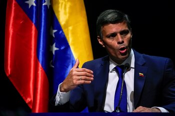 Leopoldo Lopez habla durante la