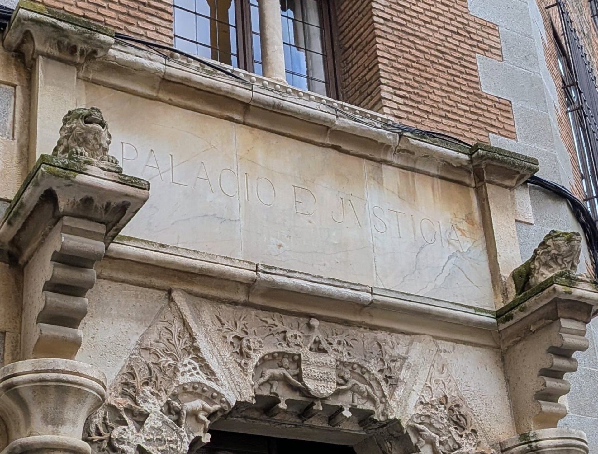 Piden 2 y 9 años a dos acusados de amenazas e intento de homicidio al dueño de una empresa de desokupación en Toledo