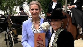 La infanta Elena, la única representante de la familia real española en la Feria de Sevilla junto a Victoria Federica: “Me siento como en casa”