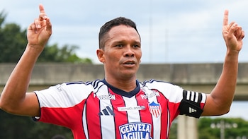 Carlos Bacca hace historia con el Junior: igualó a Víctor Aristizábal entre los goleadores colombianos históricos