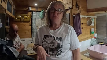 Tony explicando la vida dentro