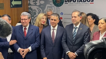Al estilo de Pedro Infante: diputados le cantan “Amorcito corazón” a Omar García Harfuch en San Lázaro tras compararlo con el ídolo