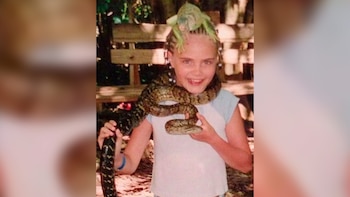La foto acertijo: ¿quién es esta niña que sufrió bullying en la escuela y años después conquistó las pasarelas y Hollywood?