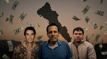 Tres hombres: Ismael Zambada a la izquierda, Miguel Ángel Félix Gallardo al centro y Joaquín Guzmán a la derecha, con la silueta de Sinaloa y billetes de dólar cayendo al fondo.