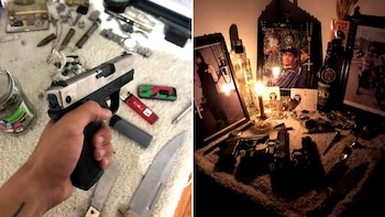 Mano sosteniendo una pistola plateada en la izquierda; derecha muestra altar oscuro con pistolas, cuchillos, fotos, rosarios, velas, botellas de alcohol y relojes