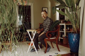 Tim Hirzel trabaja casi todos