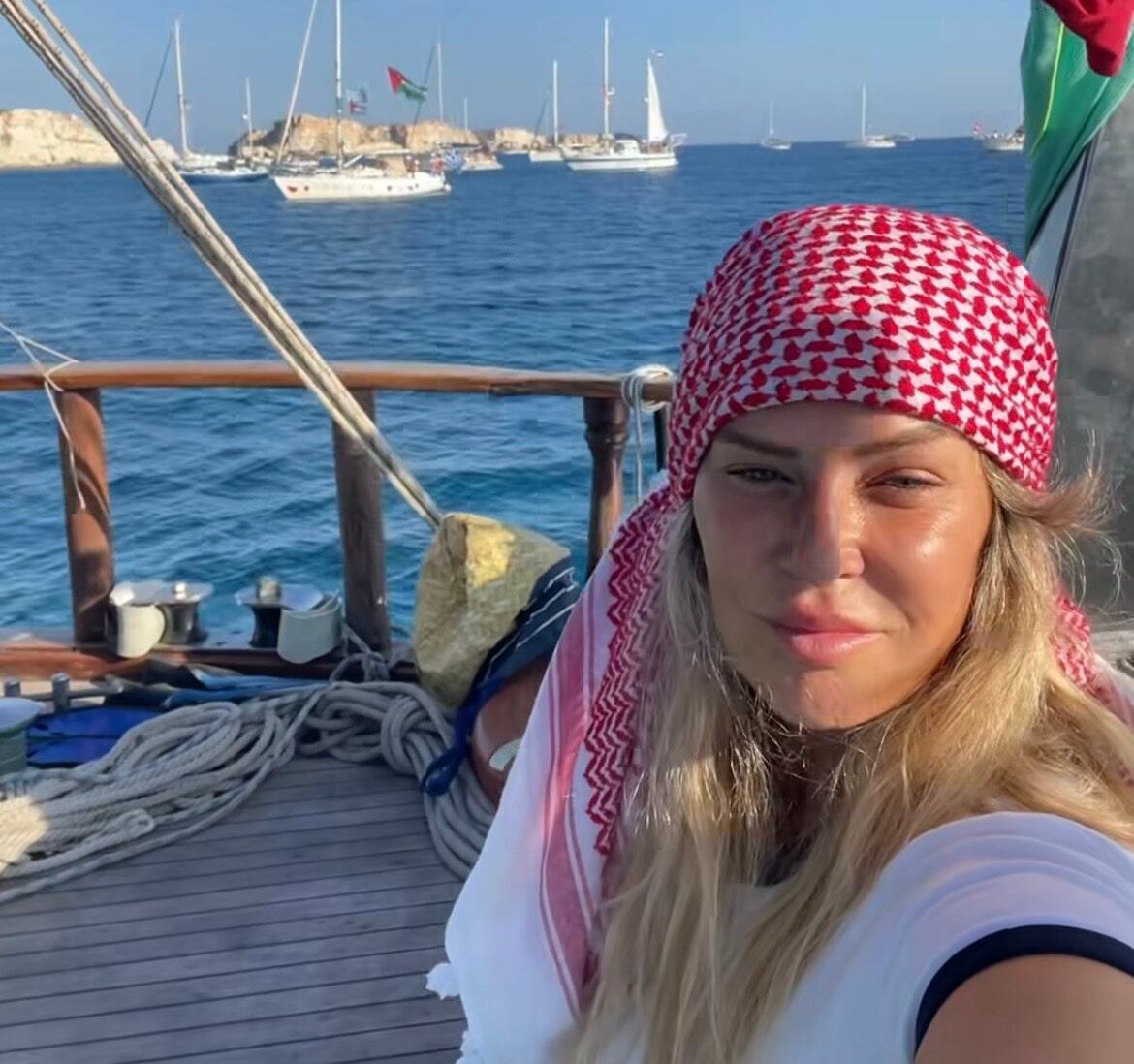 La tiktoker española Ana Alcalde, apodada “Barbie Gaza”, se convierte en el  rostro mediático de la Global Sumud Flotilla que avanza hacia Gaza - Infobae