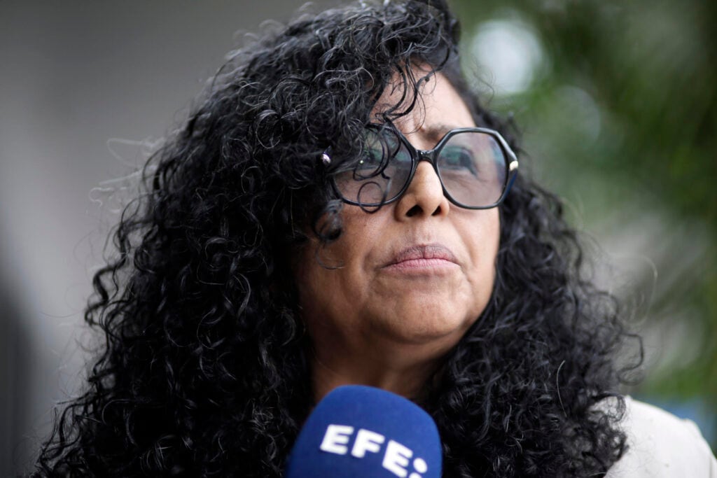 La directora ejecutiva de la Asociación para una Ciudadanía Participativa (ACI PARTICIPA), Hedme Castro, habla en una entrevista con EFE en la que urgió al Estado hondureño a adoptar medidas para frenar los asesinatos y las agresiones, en Tegucigalpa (Honduras). (Foto: EFE/ Gustavo Amador)