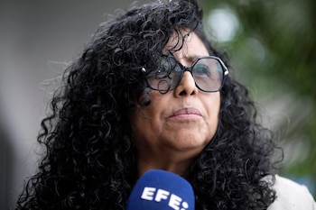 La directora ejecutiva de la Asociación para una Ciudadanía Participativa (ACI PARTICIPA), Hedme Castro, habla en una entrevista con EFE en la que urgió al Estado hondureño a adoptar medidas para frenar los asesinatos y las agresiones, en Tegucigalpa (Honduras). (Foto: EFE/ Gustavo Amador)