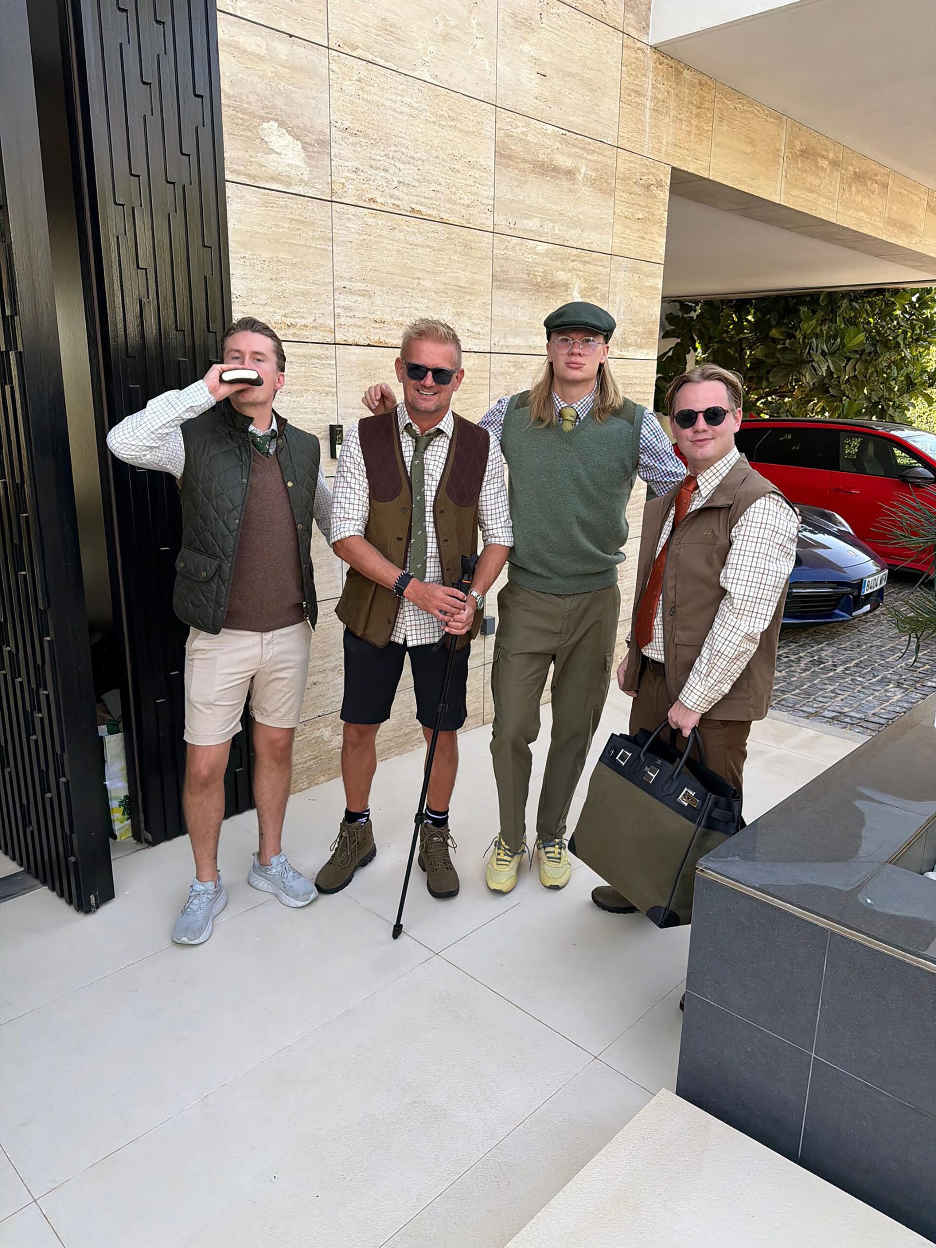 Haaland se fotografió con sus amigos, vestidos a tono (@erling)