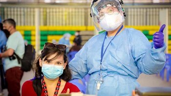 Mientras un joven de 21