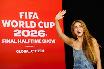 La cantante colombiana Shakira llega al panel del Global Citizen NOW en Nueva York donde se presentó el show de medio tiempo de la final del Mundial, otra muestra del giro mediático y comercial del torneo. (AP/Heather Khalifa)