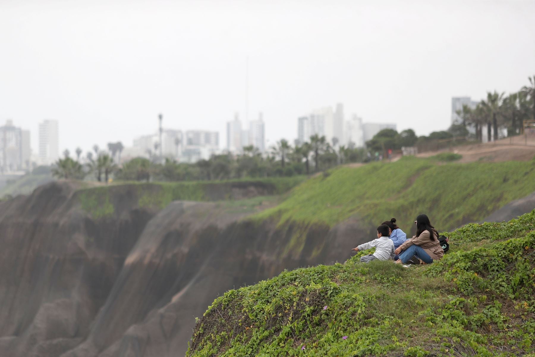 El equinoccio de primavera constituye un momento relevante tanto en la percepción climática. (Andina)
