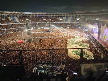 El campo del estadio de